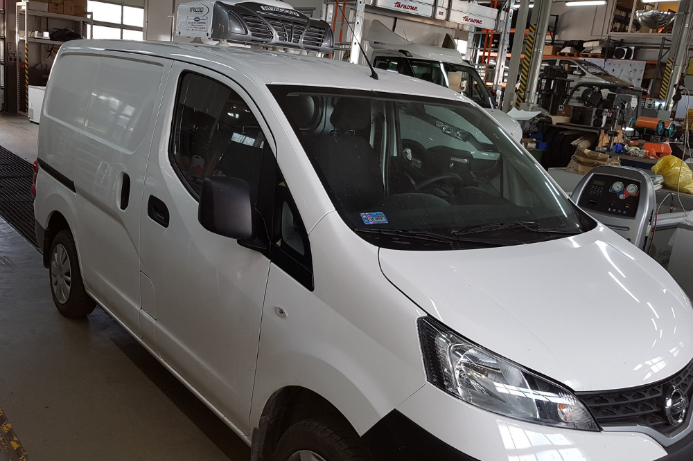 Nissan 200